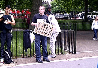 Gratis kram. Det kunne nogen sikkert trænge til efter de diskussioner?